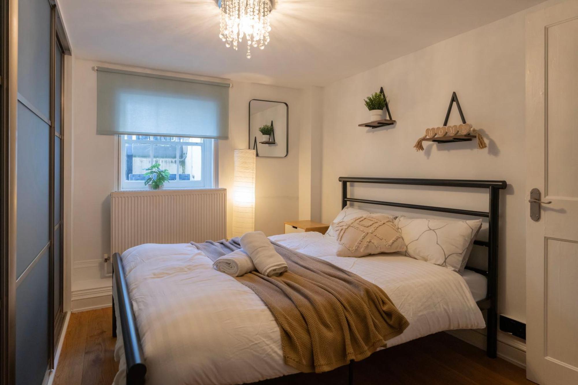 דירות לונדון Gorgeous 2Bed House In New Road מראה חיצוני תמונה