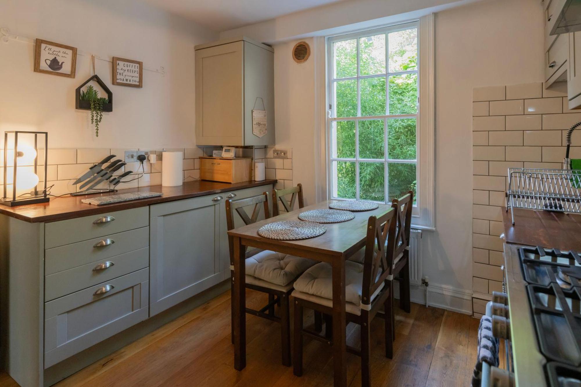 דירות לונדון Gorgeous 2Bed House In New Road מראה חיצוני תמונה