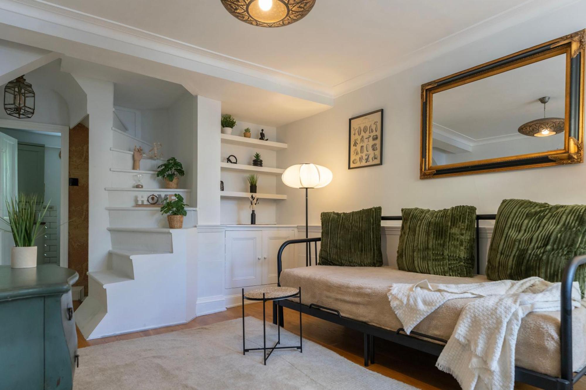 דירות לונדון Gorgeous 2Bed House In New Road מראה חיצוני תמונה