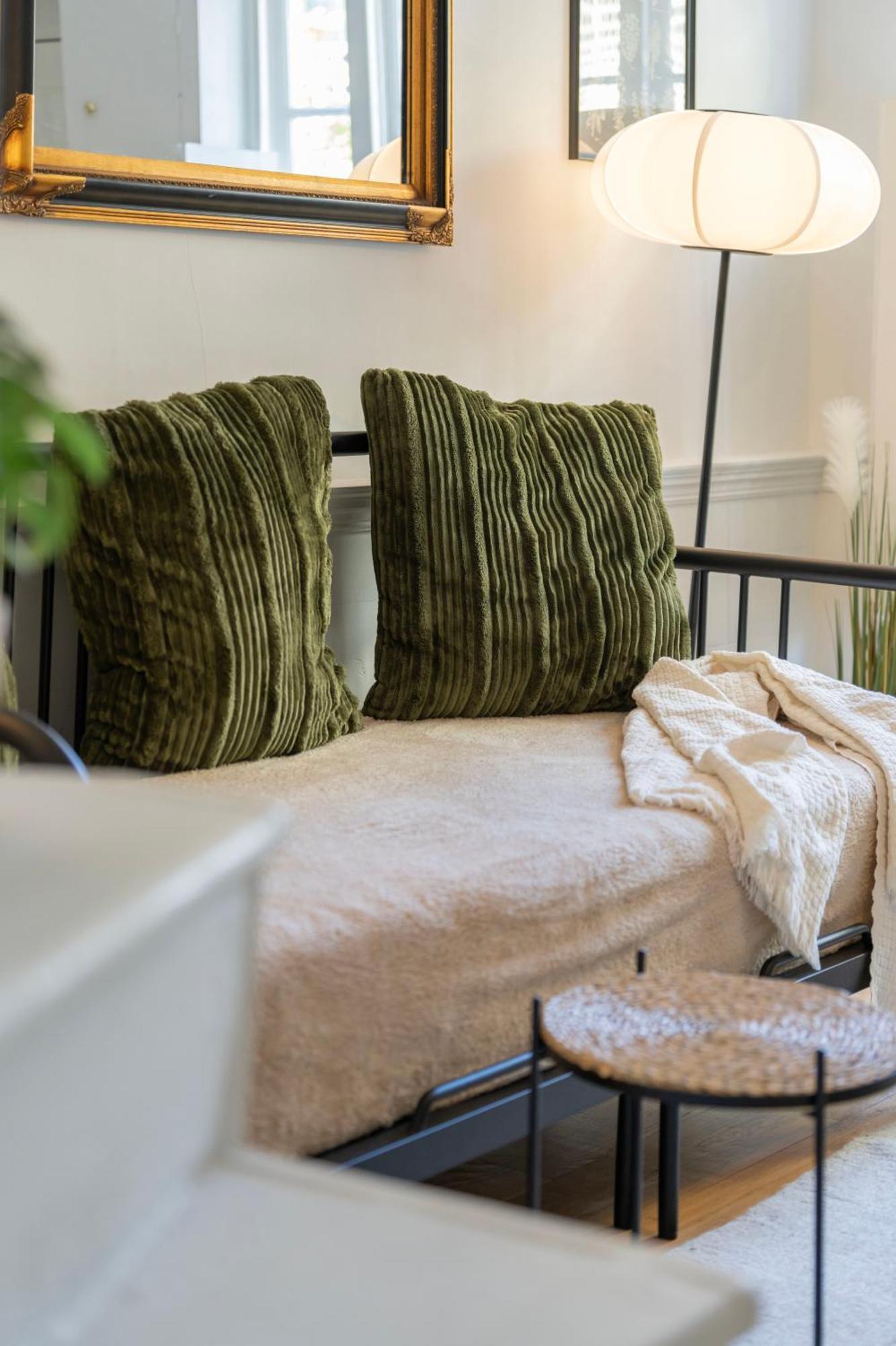 דירות לונדון Gorgeous 2Bed House In New Road מראה חיצוני תמונה